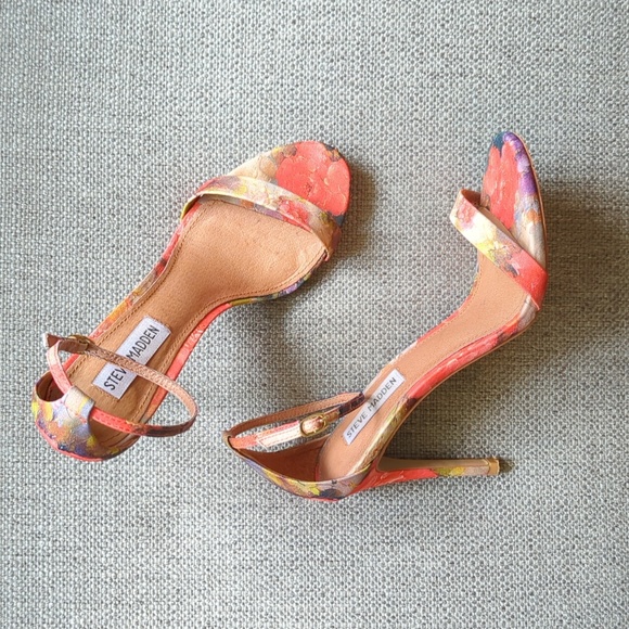 SOLD 👠 Steve Madden floral strappy heels - Picture 2 of 8